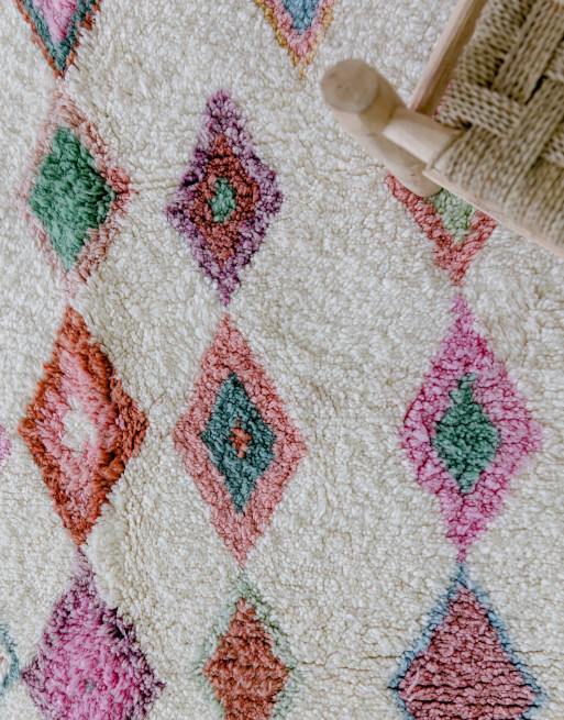Détail des couleurs douces de notre tapis berbère