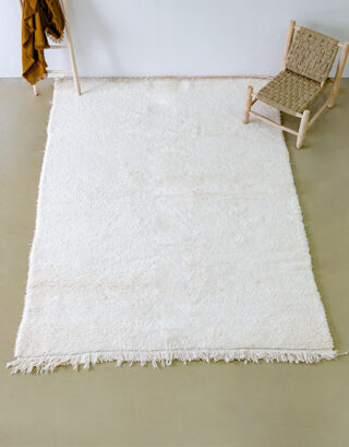 Tapis Beni Ouarain vu de haut dans un décor naturel
