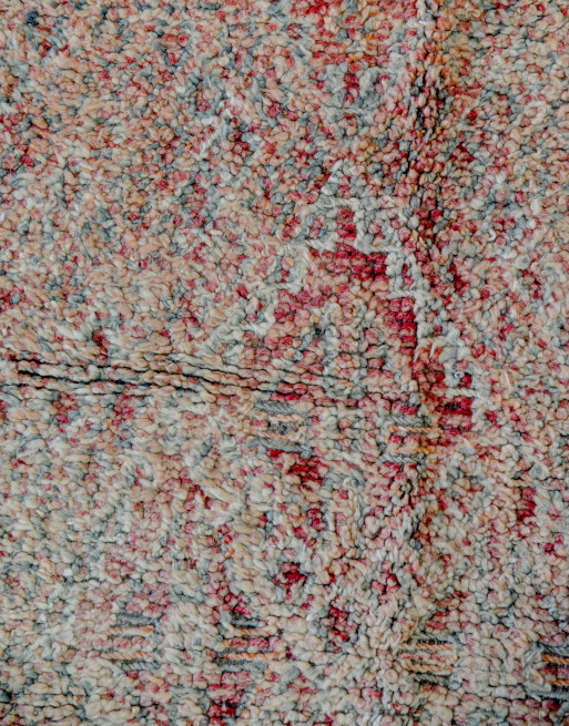 Zoom sur la laine colorée de ce tapis Beni Mguild