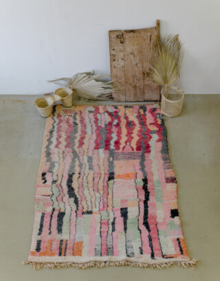 Tapis boujaad dans un décor berbère