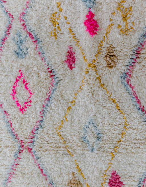 Détail des motifs de notre tapis coloré