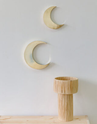 Lune dorée dans une chambre d'enfant