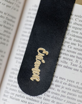 Marque en page en cuir artisanal noir