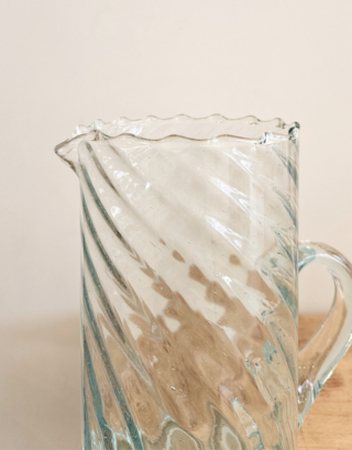 Carafe Beldi transparente torsadée