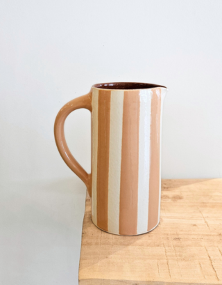 Carafe rayée rose pâle