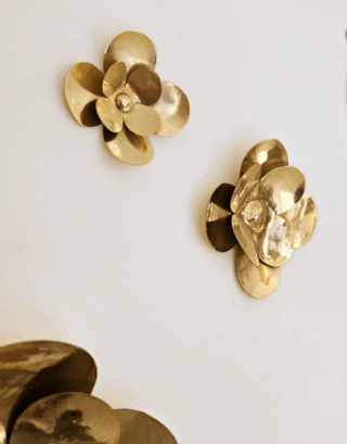 Zoom sur le côté des fleurs qui sont en relief