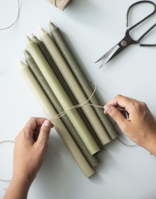 Zoom sur la bougie cierge verte