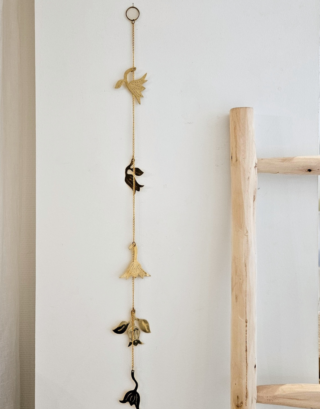 Mobile fleur accroché au mur