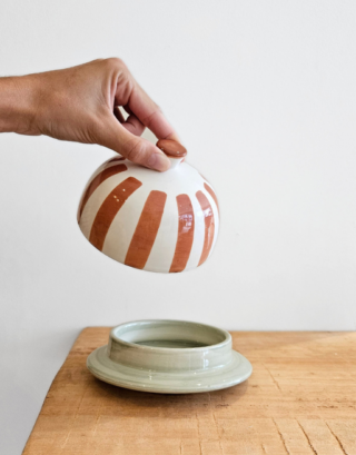 Joli beurrier rayé pour vos tables d'été