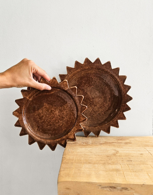 Assiette soleil marron • 2 tailles