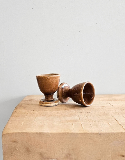 Coquetier en poterie • Ocre